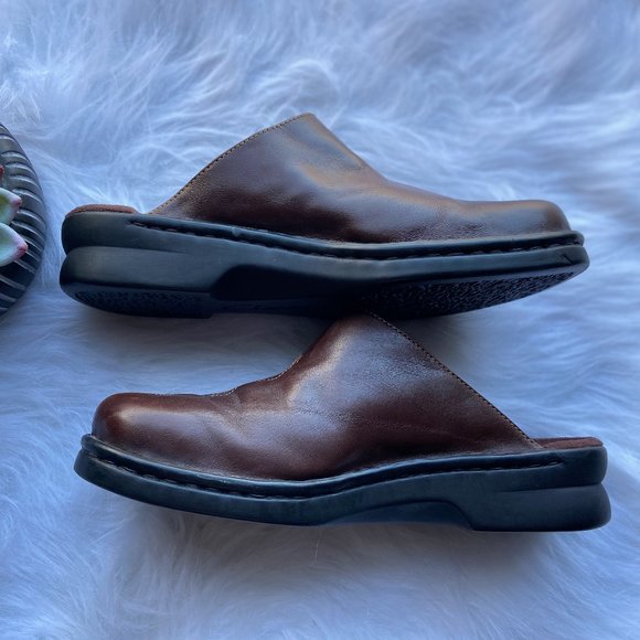 *SOLD* Clarks 7N Brown Adjustable Strap Slip - Picture 4 of 7